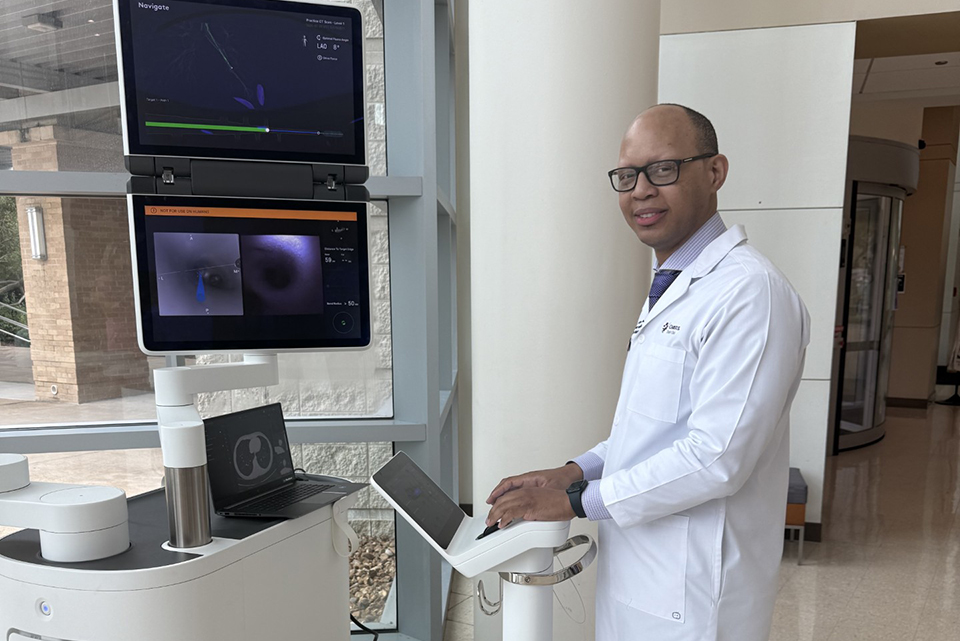 Dr. Lorenzo Leys